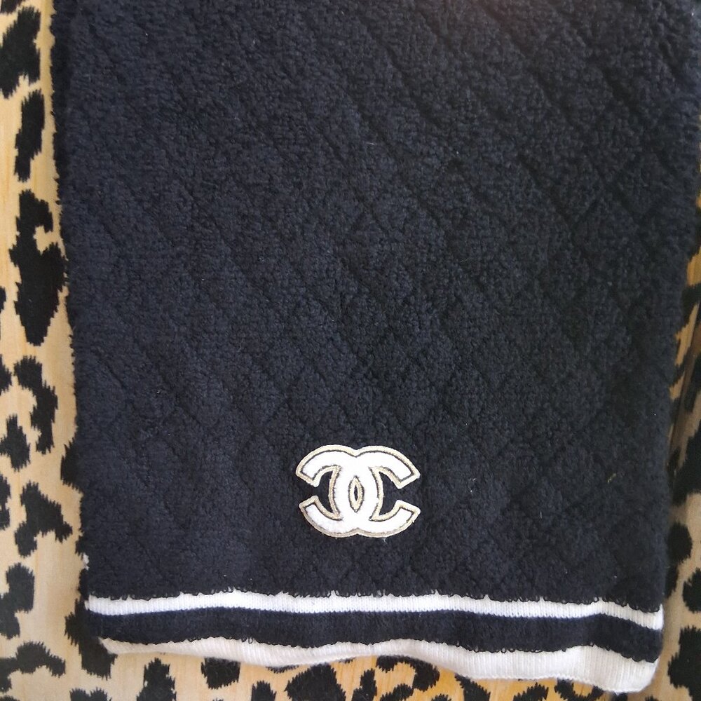 CHANEL Coco Vintage Cashmere Blend Scarf Black Raised Knit Logo